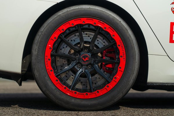 Comment les voitures hybrides contribuent-elles à la réduction des émissions ?